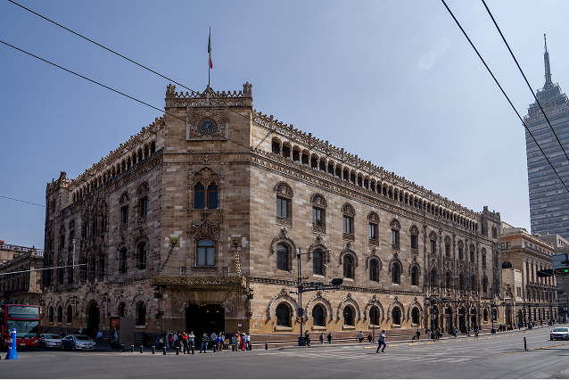 El Palacio Postal o Quinta Casa de Correos de la Ciudad de México, obra del arquitecto Italiano Adamo Boari.