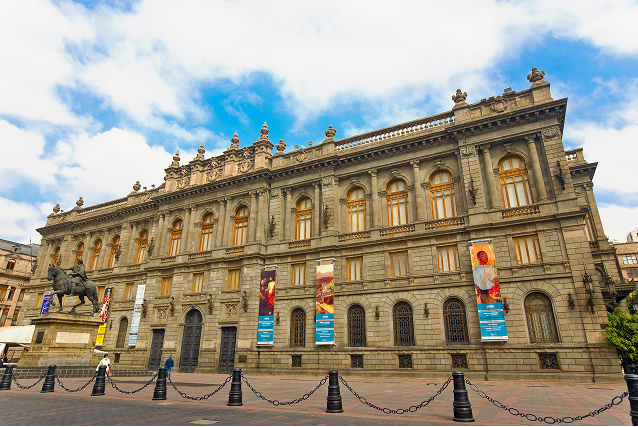 Edificio de la antigua Secretaría de Comunicaciones y Obras Públicas, hoy sede del Museo Nacional de Arte (MUNAL).