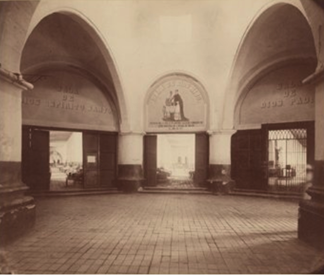 Interior del Hospital de Belén en Guadalajara, alrededor de 1890. Fotografía de Octaviano de la Mora. (Secretaría de Cultura-INAH-SINAFO-FN.MX, Colección Felipe Teixidor).