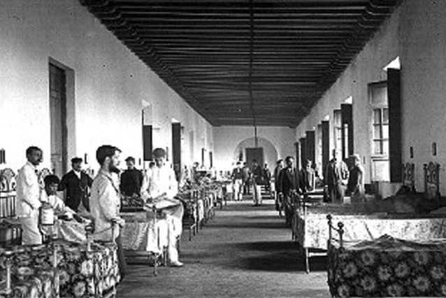 Sala de medicina del Hospital de San Sebastián, Veracruz, hacia 1910. (Secretaría de Cultura-INAH-SINAFO-FN.MX, Colección Culhuacán).