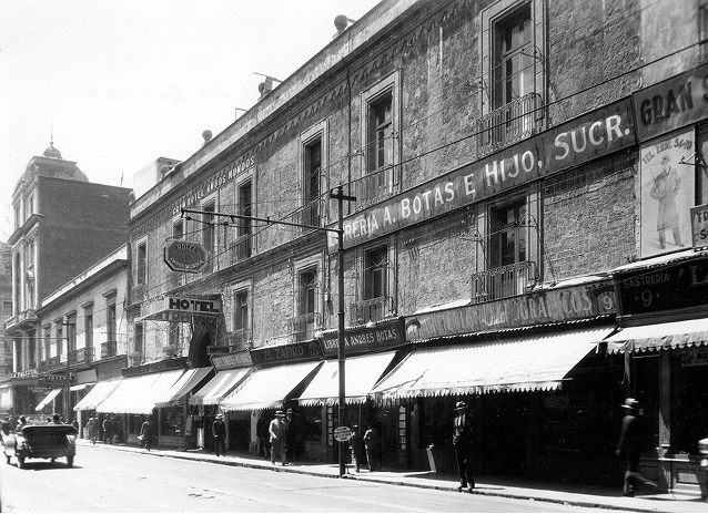 El Hotel Ambos Mundos hacia 1928. Fotografía de Manuel Ramos (Secretaría de Cultura-INAH-SINAFO-CNMH.MX, Fototeca Constantino Reyes-Valerio).