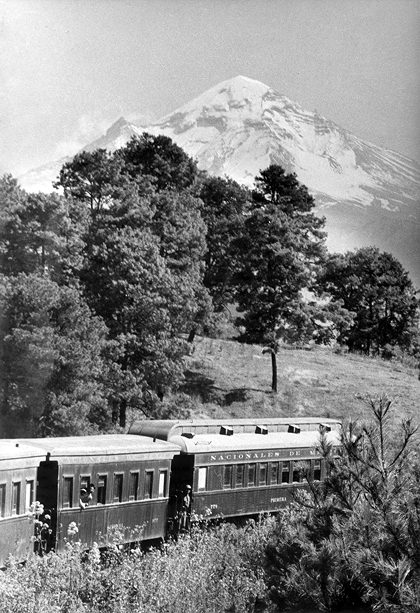 El "tren zapatista" en su camino entre la Ciudad de México y Cuautla. El precio del boleto era de 12 dólares o 150 pesos. Archivo Cora van Millingen. Cortesía de Patricia Díaz Romo.