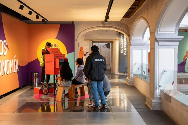 El MIDE dedica un lugar importante a explicar los principios básicos de la economía.