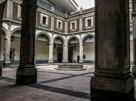 Claustro del ex convento de Betlemitas. Foto de Ricardo Herrera.