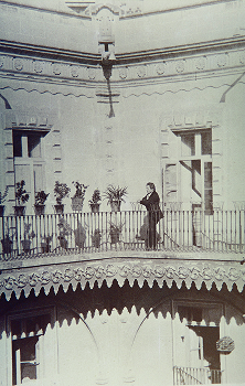 Imagen del ex convento convertido en edificio de departamentos. Colección privada.